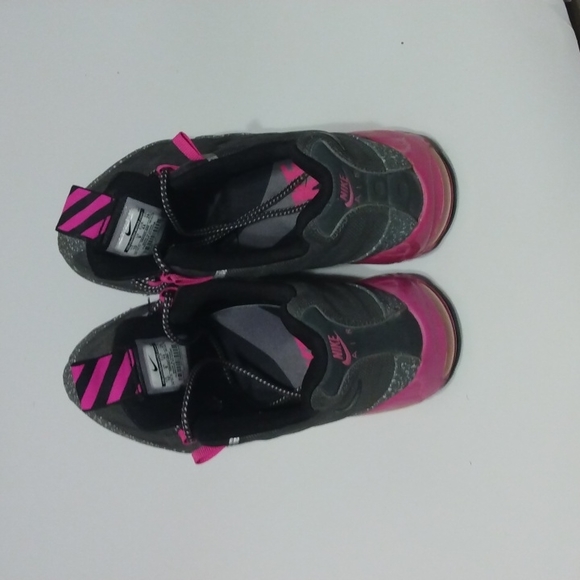 Nikes - Picture 3 of 4